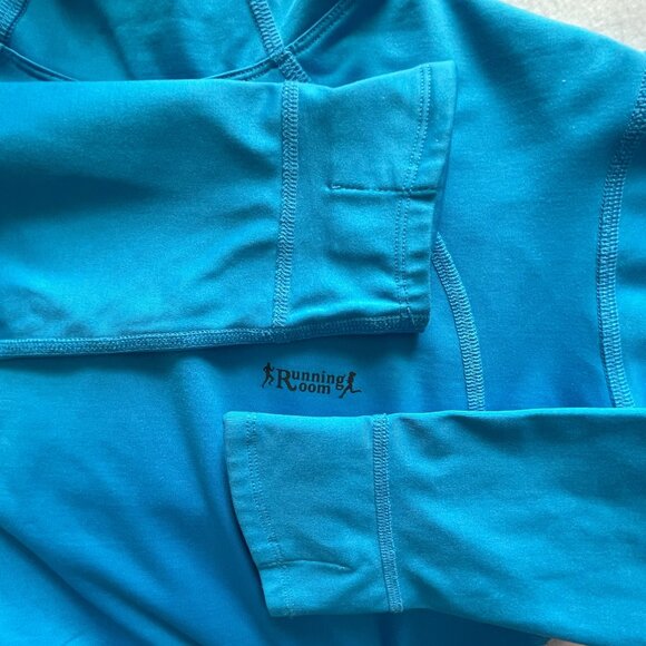 Running Room Base Thermal hoodie. Size S - Picture 3 of 5